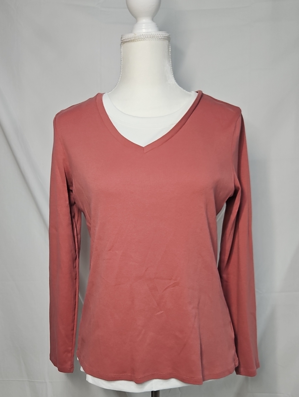 Liz Claiborne Mauve V-Neck Long Sleeve Tee